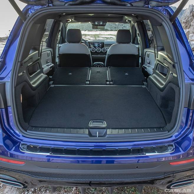 5인승 2열 시트까지 접은 모습