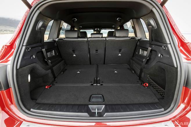 7인승 - 3열 시트 접은 모습