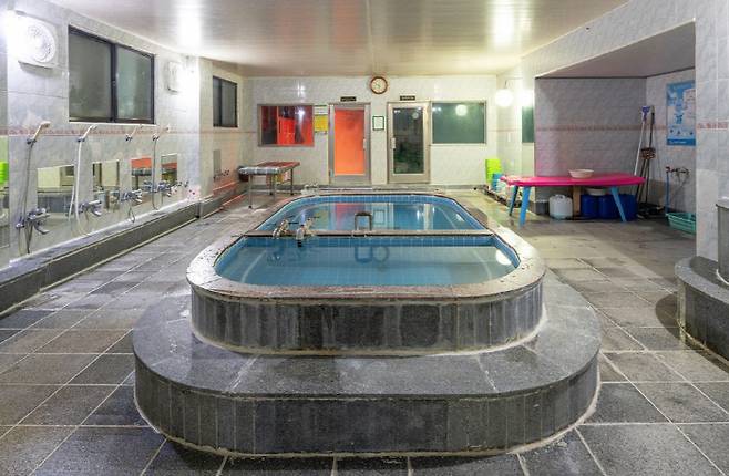 한 대중목욕탕의 내부 모습. 국립민속박물관 제공