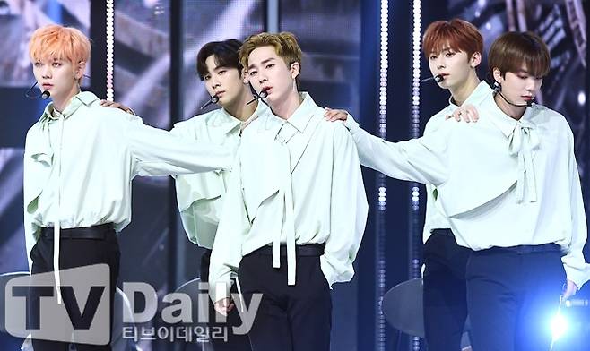 뉴이스트