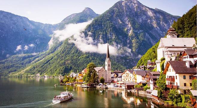 오스트리아 잘츠캄머굿 일대에 위치한 작은 마을 ‘할슈타트’ | 오스트리아 관광청 페이스북 페이지 캡처