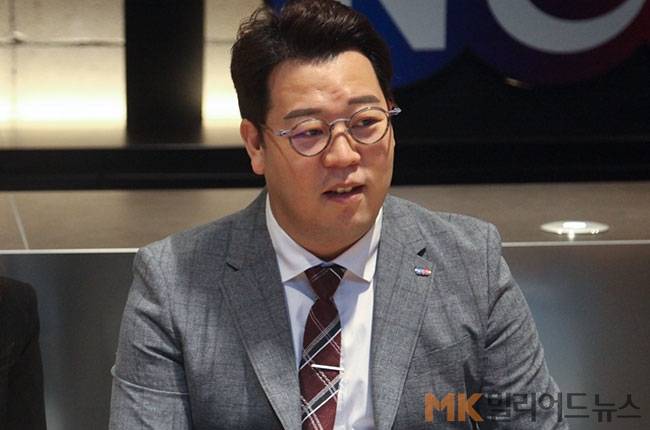 "이렇게 당구치는게 두려웠던 적은 처음이었죠" 강동궁은 그간 부진에 대해 "너무 힘들어 당구를 그만두고 싶은 생각이 들 정도였다."고 털어놨다.