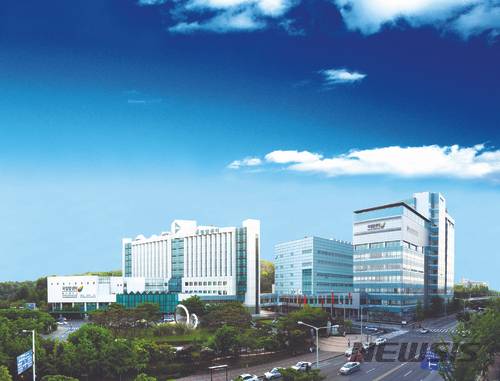 [서울=뉴시스]국립암센터 전경. 9일 국립암센터에 따르면 연구진은 구충제의 항암효과를 확인하기 위해 임상시험을 추진했으나 준비단계에서부터 효과가 없다고 판단해 계획을 철회했다.(사진=뉴시스 DB)