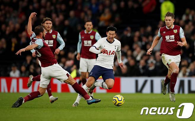 손흥민이 번리전에서 터뜨린 70m 질주골이 프리미어리그 12월의 골에 선정됐다. © 로이터=뉴스1