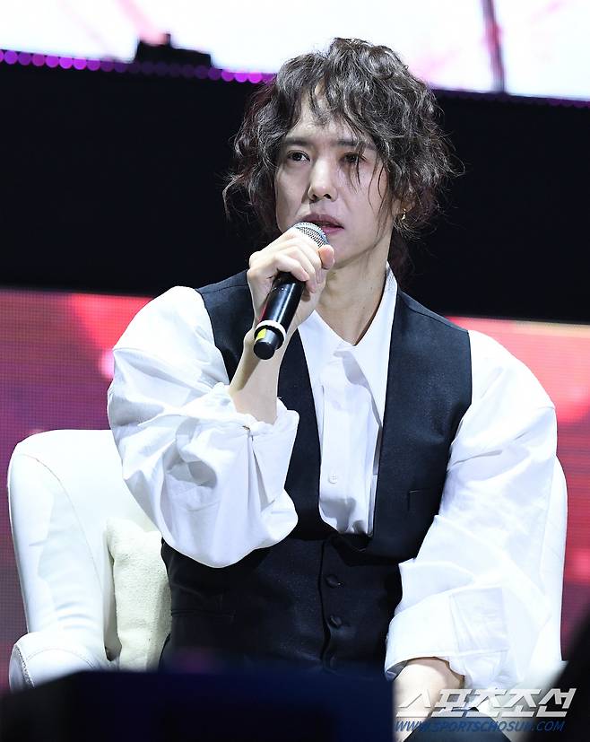 가수 양준일이 12월 31일 서울 광진구 세종대학교 대양홀에서 2019 팬미팅 '양준일의 선물'을 개최했다. 앞서 열린 기자간담회에 임하고 있는 양준일. 능동로=송정헌 기자 songs@sportschosun.com/2019.12.31/