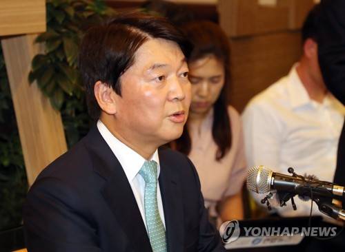 黃 "안철수 오면 고맙겠다"…安 "정치공학적 통합논의 참여안해" [연합뉴스 자료사진]