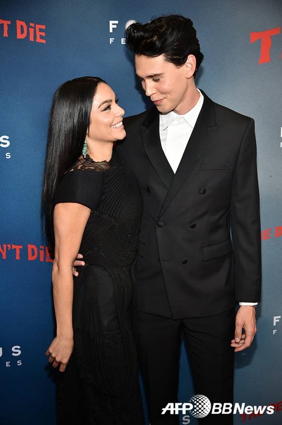 바네사 허진스(왼쪽), 오스틴 버틀러 /AFPBBNews=뉴스1