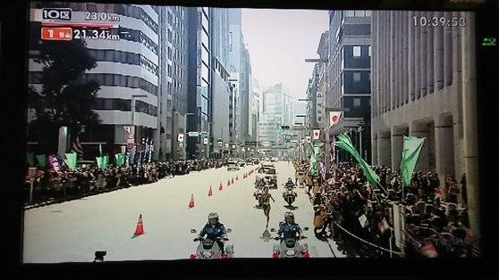 길가를 가득 메운 사람들. [사진 양은심]