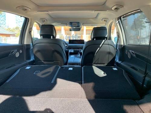 GV80 적재공간 (고양=연합뉴스) 제네시스는 15일 첫 스포츠유틸리티차(SUV) GV80을 출시했다. 뒷좌석을 눕힌 모습. [촬영 최윤정]