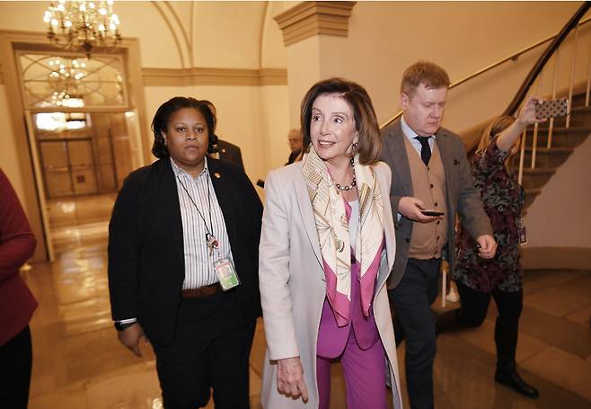 House Speaker Nancy Pelosi, D-CA, arrives at the US Capitol in Washington, DC on January 7, 2020. (Photo by MANDEL NGAN / AFP) 〈저작권자(c) 연합뉴스, 무단 전재-재배포 금지〉