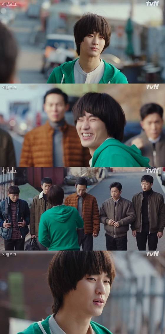 '사랑의 불시착'에 특별 출연한 김수현 /사진=tvN '사랑의 불시착' 방송화면 캡처