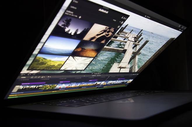 맥북 프로 16형은 활용도가 대단히 높은 모바일 워크스테이션이다.