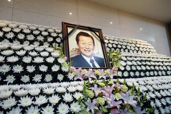 서울아산병원 장례식장에 롯데그룹 창업주 신격호 명예회장의 빈소가 마련돼 있다. [사진 롯데그룹]