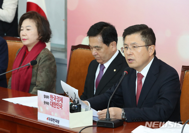 [서울=뉴시스] 고승민 기자 = 황교안 자유한국당 대표가 20일 서울 여의도 국회에서 열린 당 최고위원회의에서 발언하고 있다. 2020.01.20. kkssmm99@newsis.com