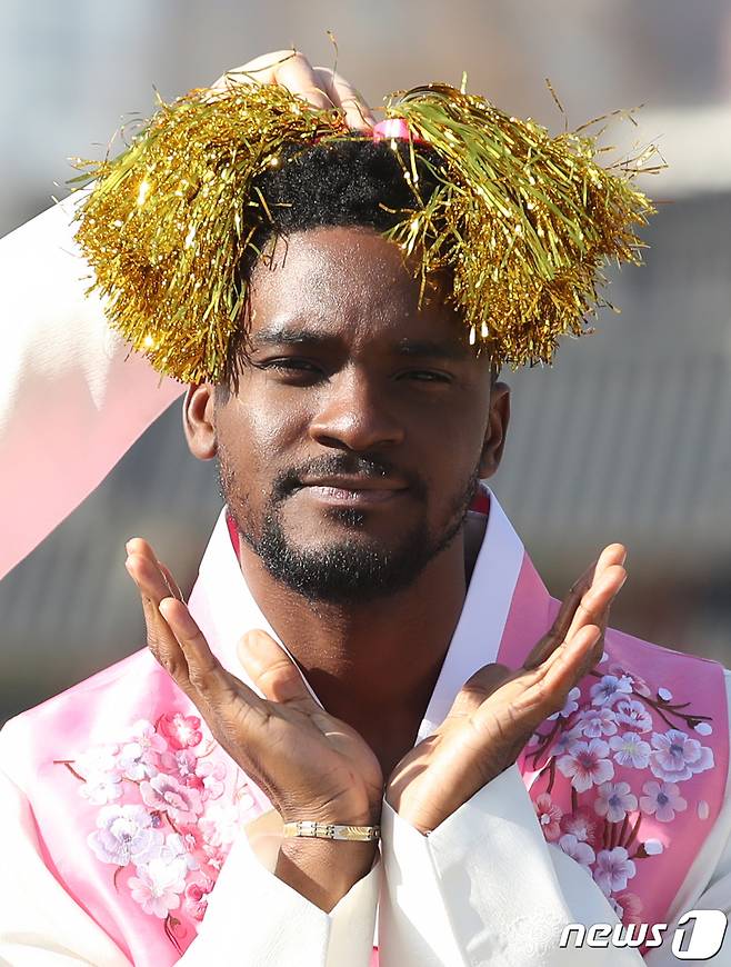 서울 경복궁, 방송인 샘 오취리 한복 인터뷰 / 뉴스1 © News1 권현진 기자