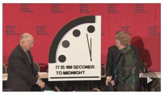 미국 핵과학자회보가 23일(현지시간) 미 워싱턴DC에서 기자회견을 열어 '인류멸망'을 뜻하는 자정 100초전으로 앞당겨진 '지구종말의 시계'를 공개하고 있다. NHK 화면캡처뉴시스