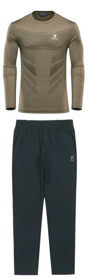 상의는 블랙야크 `M트로이티셔츠`, 하의는 휠라 `냉감 스트레치 트랙팬츠`.