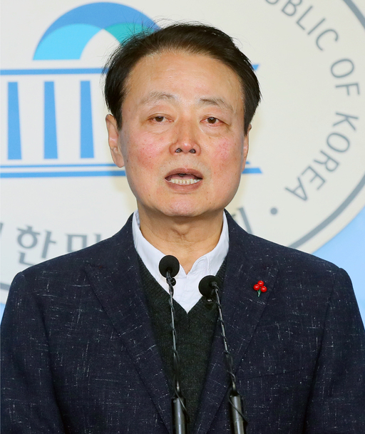 지난달 2일 국회 정론관에서 총선 불출마를 선언하는 한선교 의원. 연합뉴스