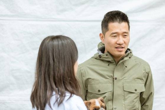 질문에 답하는 강형욱 훈련사 [중앙포토]