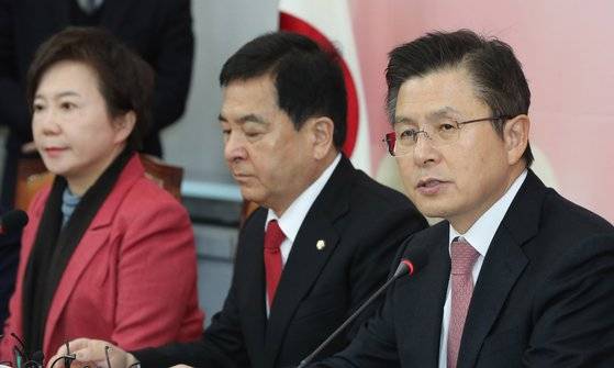 자유한국당 황교안 대표가 6일 오전 서울 여의도 국회에서 열린 최고위원회의에서 발언하고 있다. [연합뉴스]