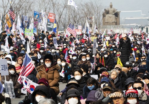 마스크 착용한 집회 참가자들 [연합뉴스 자료사진]