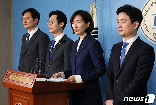 더불어민주당 30대 청년 예비후보인 장철민(왼쪽부터), 장경태, 김빈, 여선웅이 31일 오후 서울 여의도 국회 정론관에서 합동 기자회견을 갖고 21대 총선 포부를 밝히고 있다. 2020.1.31/뉴스1 © News1 박세연 기자