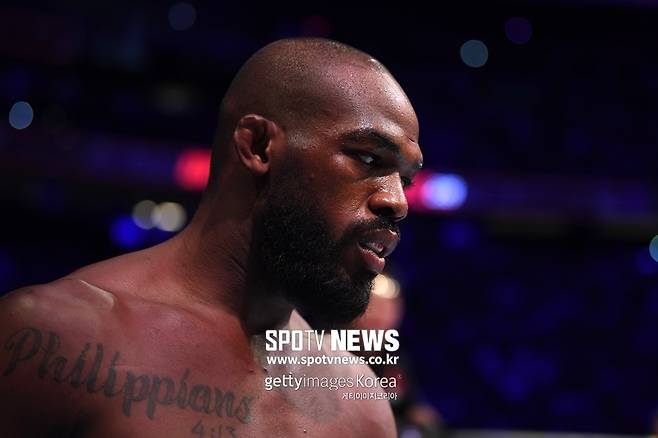 ▲ 존 존스의 한마디에 WWE 여성 프로레슬러가 응답했다. '스포츠타임' 유튜브 채널에서 흥미로운 스포츠 영상 컨텐츠를 볼 수 있다.