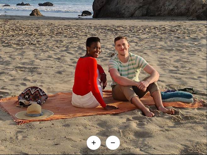 삼성전자 홈페이지 내에 있는 갤럭시 S20 울트라 상품정보. 1억 800만 화소 예제를 최대한 확대한 것인데 해상도 문제를 감안해도 일부 장면(암부)에서 화질 열화가 감지된다.