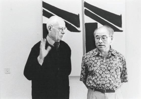 정기용과 프랑스 화상 장 푸르니에. 파리 장 푸르니에 갤러리, 1995년. [사진 임영균]