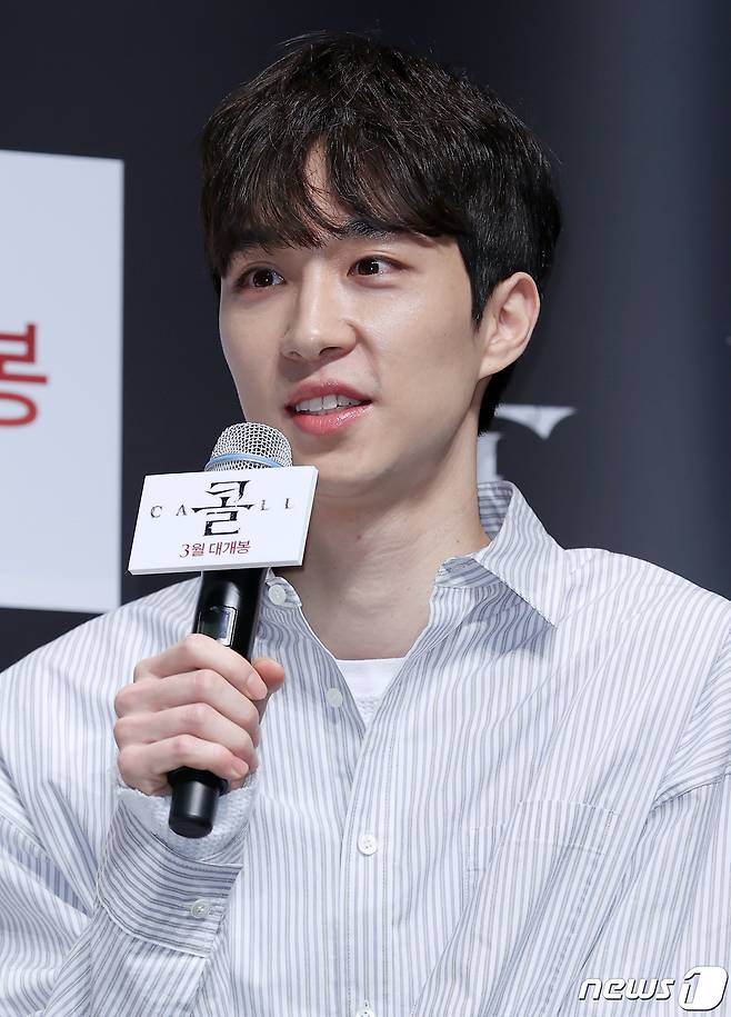 이충현 감독이 17일 오전 서울 강남구 CGV압구정에서 열린 영화 ‘콜’ 제작보고회에 참석해 인사말을 하고 있다. 영화 ‘콜’은 과거와 현재, 서로 다른 시간대에 살고 있는 두 여자가 한 통의 전화로 연결되며 벌어지는 이야기를 그린 미스터리 스릴러다. 2020.2.17/뉴스1 © News1 김진환 기자