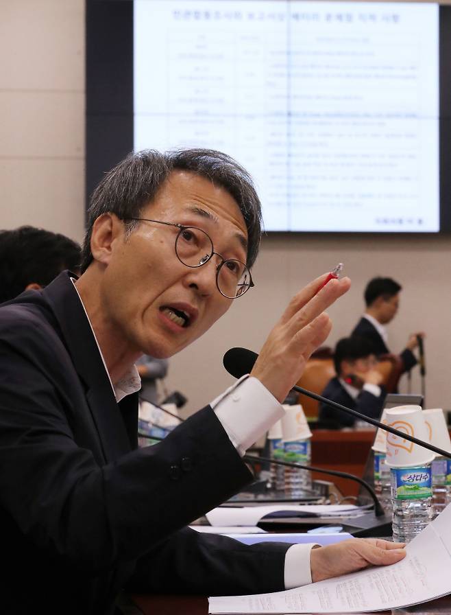 배터리 관련해 질의하는 이훈 의원 [사진 출처 = 연합뉴스]