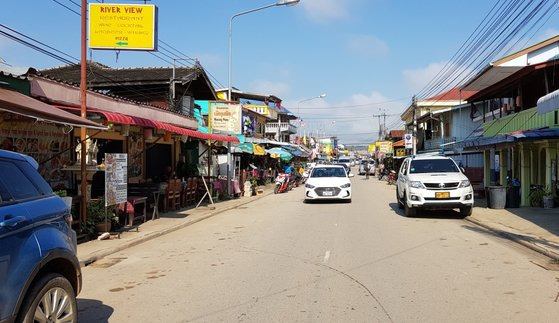 라오스 국경마을 훼이싸이의 거리 풍경.