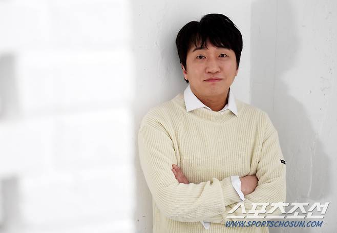 최근 종영한 tvN 드라마 '블랙독'의 배우 이창훈이 12일 서울 한남동 미스틱스토리 사옥에서 진행된 인터뷰에 앞서 포즈를 취했다. 이창훈은 극 중 대치고등학교의 소문난 투머치 토커이자 평화주의자인 진학부 배명수 역을 맡으며 사실감 넘치는 연기를 펼쳐내 많은 시청자들의 사랑을 받았다. 한남동=허상욱 기자 wook@sportschosun.com/2020.02.12/