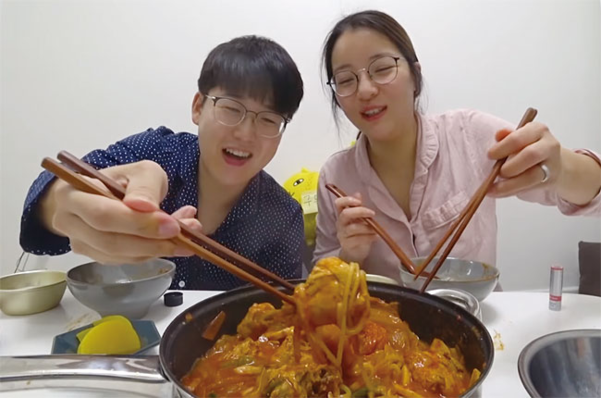 우니의끼니의 ‘먹방 브이로그’ 한 장면./ 유튜브 캡처