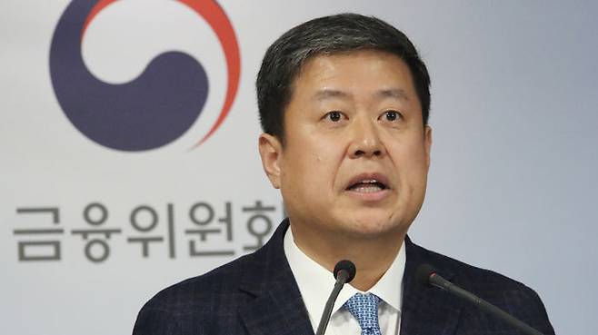 김정각 금융위원회 자본시장 정책관이 14일 오전 정부서울청사 브리핑실에서 '사모펀드 현황 평가 및 제도개선 방향'을 발표하고 있다.