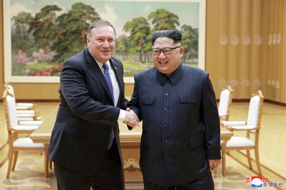 조선중앙통신은 2018년 5월 북한 김정은 국무위원장이 마이크 폼페이오 미국 국무장관을 접견했다고 보도했다. 폼페이오 장관은