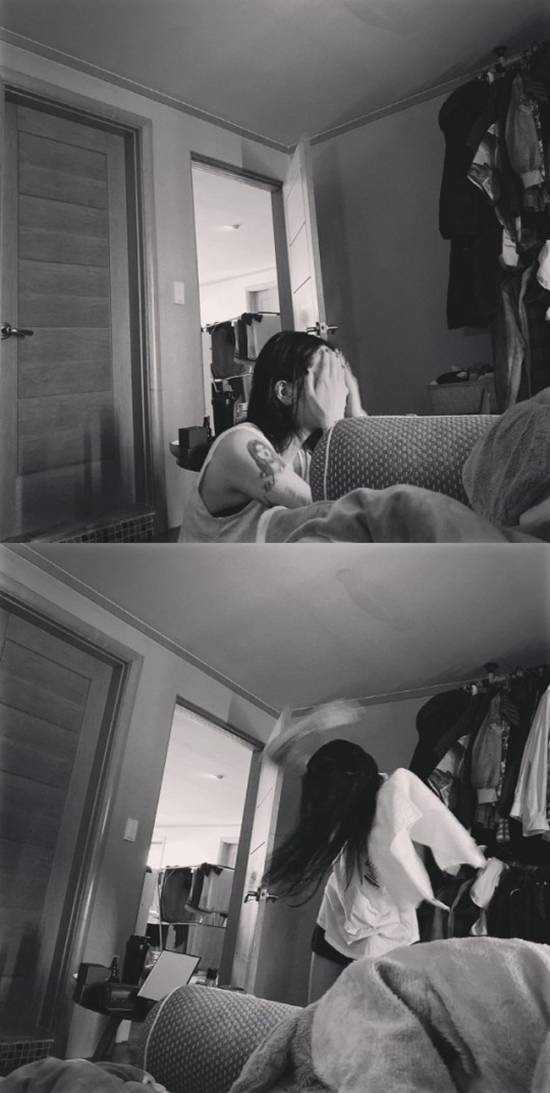 래퍼 씨잼이 "내 침에서 널 바라보며"라는 글과 함께 여자친구 사진을 공개했다. /씨잼 인스타그램