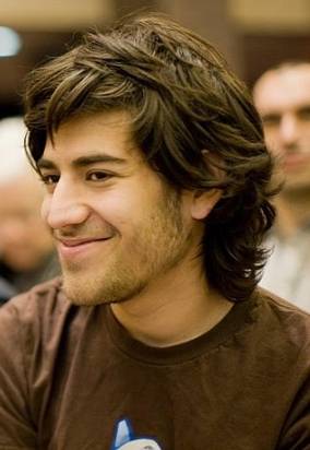 JSTOR에서 논문을 무료로 다운받아 공유하려다가 체포당했던, 인터넷 표현의 자유를 위해 싸운 위대한 해커, 아론 슈워츠의 생전 모습. 출처미상