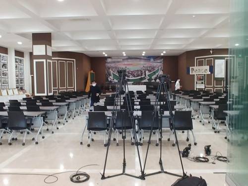 준비된 신천지 평화의 궁전 내부 기자회견장 (가평=연합뉴스) 신천지 측이 2일 기자회견을 예고하며 평화의 궁전 내부에 마련했던 기자회견장 모습. 2020.3.2 [독자 제공. 재판매 및 DB 금지]