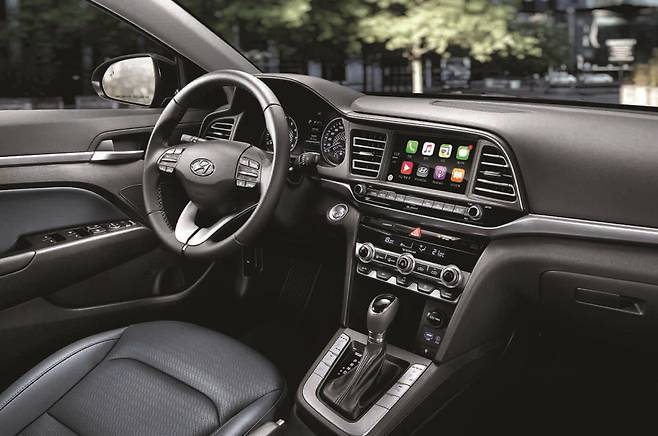 현대차 아반떼 실내