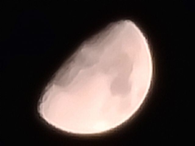 갤럭시S20 울트라로 찍은 100배 줌 달 사진. (사진=지디넷코리아)