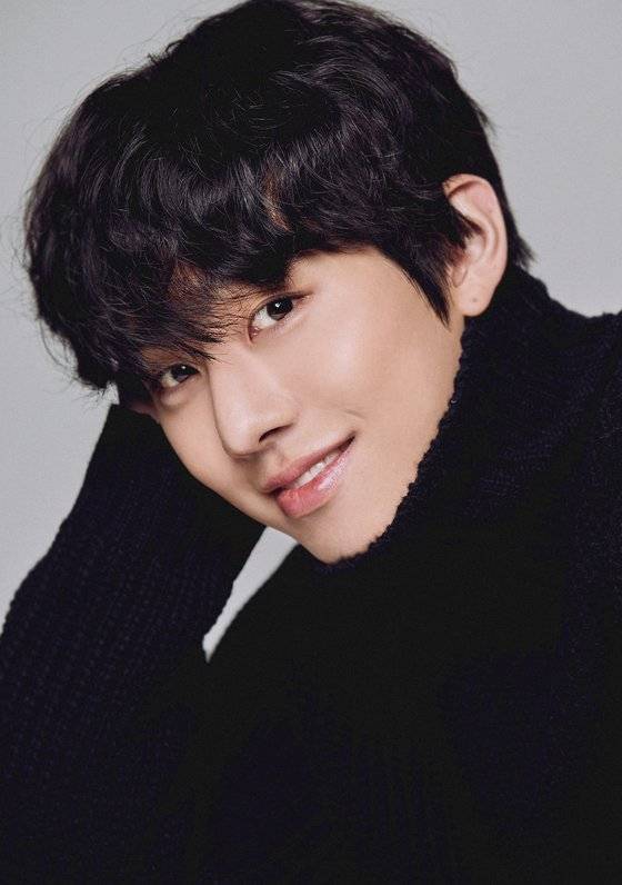 안효섭은 ’서우진은 외딴 섬에 홀로 떨어진 사람 같은 느낌이었다“며 ’그 트라우마를 전부 드러내기보다는 숨기는 방식으로 표현하고 싶었다“고 말했다. [사진 스타하우스엔터테인먼트]