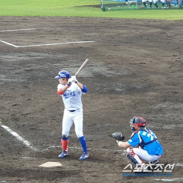 지난 3일 일본 실업팀과 연습경기에 타격하는 박해민. 오키나와=정현석기자 hschung@sportschosun.com