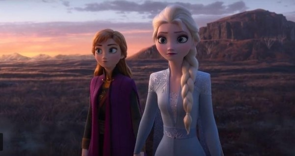 디즈니 애니메이션 ‘겨울왕국2’의 자존감 강한 두 여성 안나와 엘사. 자기 가치와 힘을 찾는 캐릭터 열풍을 일으켰다.