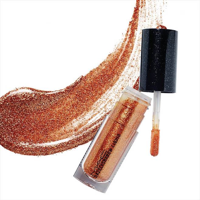 오래 밀착되는 대즐섀도 리퀴드, 블링킹 브릴리언트, 3만4천원, MAC.