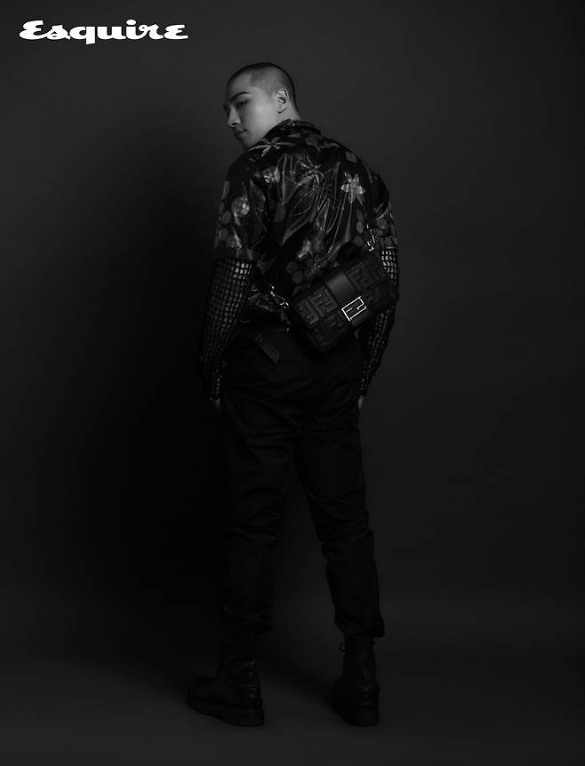 가수 지드래곤이 17일 해외일정을 위해 인천공항을 통해 프랑스 파리로 출국하고 있다 인천공항=허상욱 기자 wook@sportschosun.com/2020.01.17/