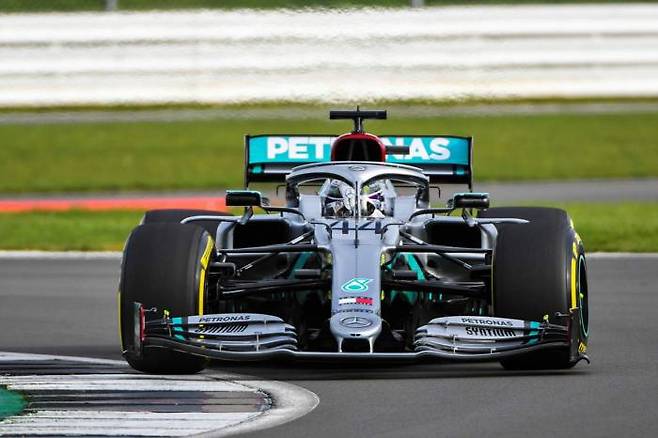 F1 레이싱, 7년째 우승 노리는 벤츠..페라리·레드불 '도전장'