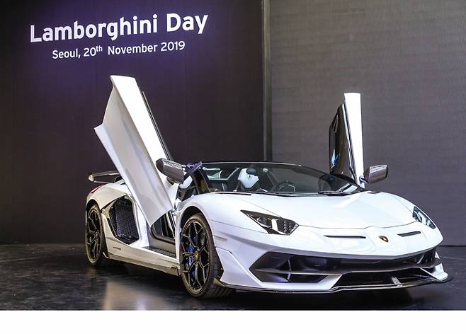 2019년 11월20일 람보르기니 주최 행사에 등장한 아벤타도르 SVJ 로드스터 ⓒ시사저널 최준필