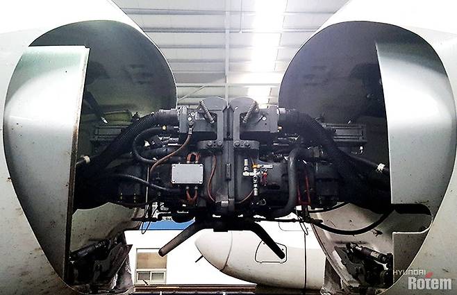 KTX-산천은 중련하면 앞 열차에서 뒷 열차의 엔진, 신호, 조명 등을 모두 조정할 수 있다. [사진 로템]