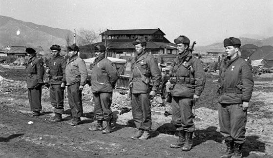 지평리 전투 당시 마그랭-베르네르와 프랑스군 병사들 [중앙포토]